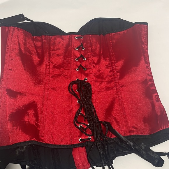 Hearts Rob red corset top set - Picture 5 of 7
